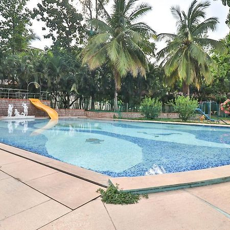 Palette - Holiday Palms Hotel Bangalore Exterior foto