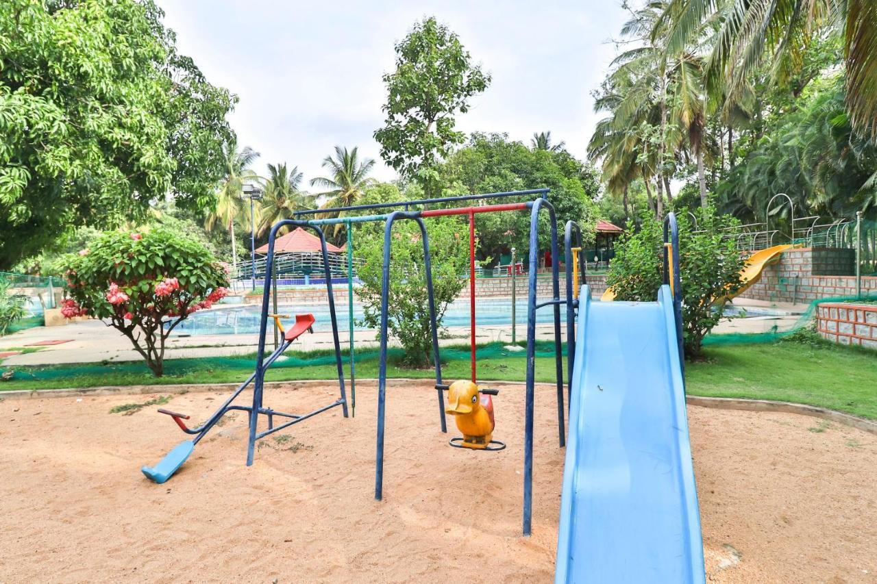 Palette - Holiday Palms Hotel Bangalore Exterior foto
