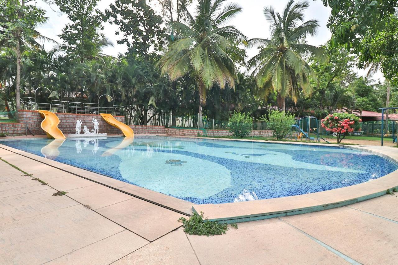 Palette - Holiday Palms Hotel Bangalore Exterior foto